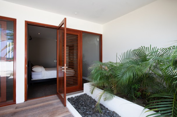 Jan Sofat - Luxe villa in gated community met 2 slaapkamer appartement