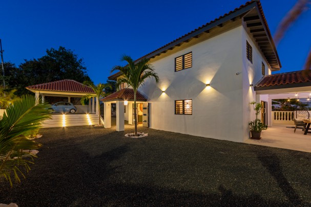 Vista Royal - Stylish, modern villa in a prime location in Jan Thiel