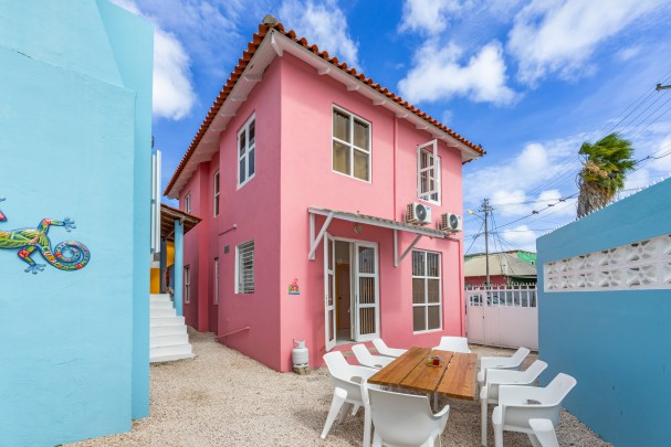 Fully operational student housing complex with 30 rooms for sale