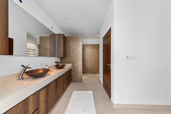 Jan Sofat luxe villa met 2 appartementen & panoramisch uitzicht