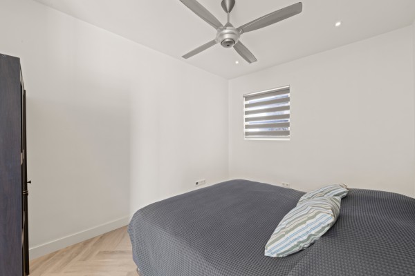 Blue Bay – Royale Villa met Zeezicht, Zwembad & 2 Appartementen