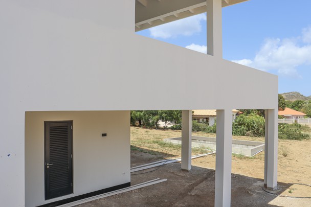 Nieuwe, moderne villa met 5 slaapkamers en zwembad te koop op Curaçao