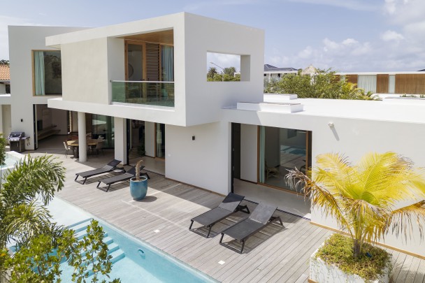 Luxury villa with pool, jacuzzi & sea view near Jan Thiel Beach
