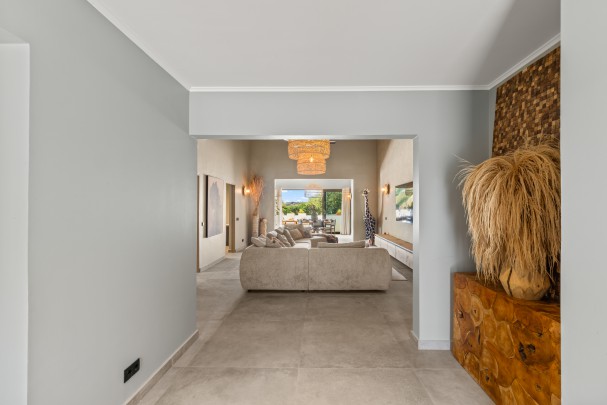 Blue Bay &ndash; Fraai gerenoveerde villa met zwembad aan golfbaan  