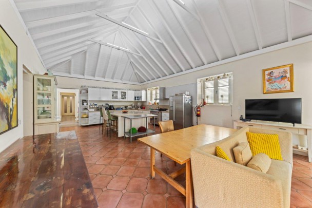 Otrobanda - Spacious monumental townhouse with city garden and parking