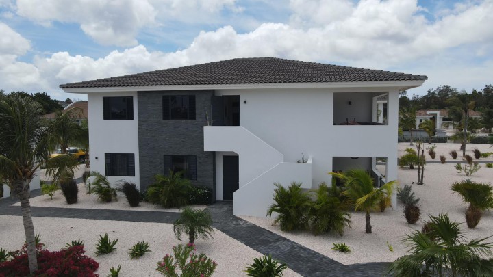 Blue Bay J sectie – Luxury Apartment with Pool & Garden