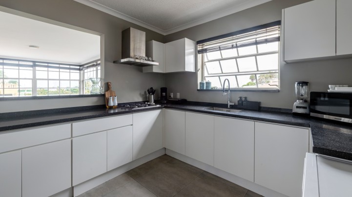 Rooi Catootje – Spacious 2-Bedroom Apartment for Rent