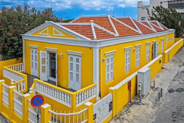 Stylish 10-Office Business Center in Historic Otrobanda