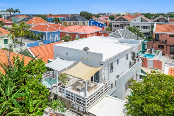 Apartment complex next to the charming Kura Hulanda