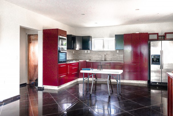 Lovely 4-Bedroom House with new Apartment in Tranquil Barber, Curaçao