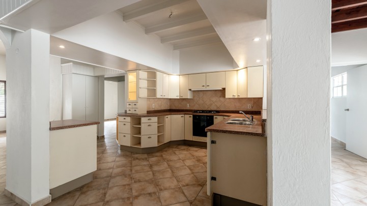 Ruime 4-slaapkamer villa met zwembad in Jan Doret
