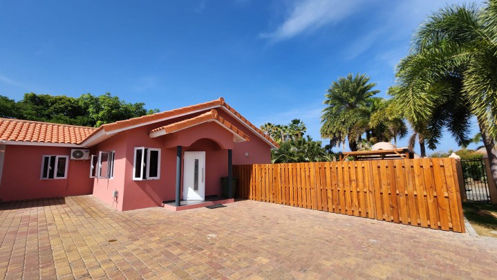 Moderne gezinswoning met zwembad in Tiffany Residence Curaçao