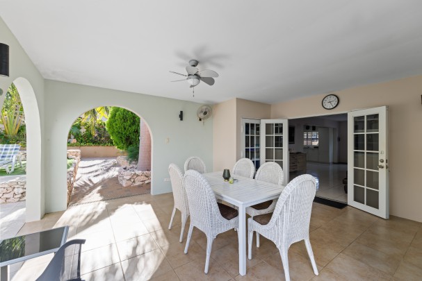 Hanenberg – Tropische vakantiewoning met zwembad en poolbar