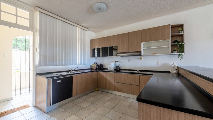 Royal Palm – Ruim appartement met zeezicht en balkon