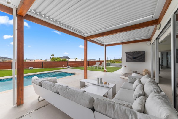 Jan Sofat luxe villa met 2 appartementen & panoramisch uitzicht