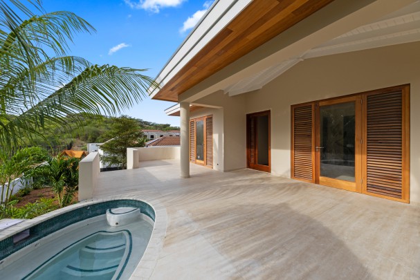 Blue Bay – High-end, luxurious newly built villa with rental potential