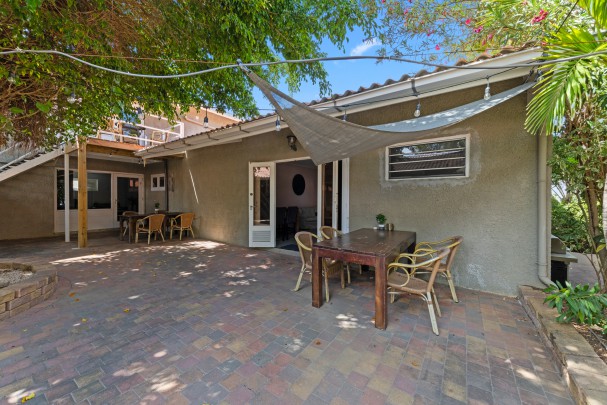 Mahaai -  Appartementencomplex met Zwembad en Huurinkomsten