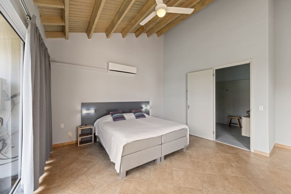 Spacious furnished 2-bedroom bungalow in Blue Bay 
