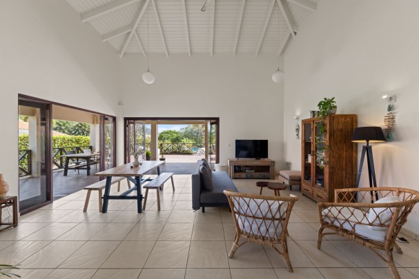 Blue Bay L-section &ndash; three-bedroom villa with a lovely outdoor space