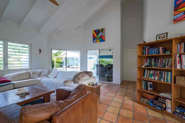BlueBay O-35 – Ruim en sfeervol huis met appartement en zwembad