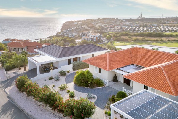 Blue Bay – Exclusive villa met adembenemend uitzicht  