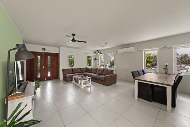 Sun Valley - Modern Detached Home with Garage on Spacious Lot