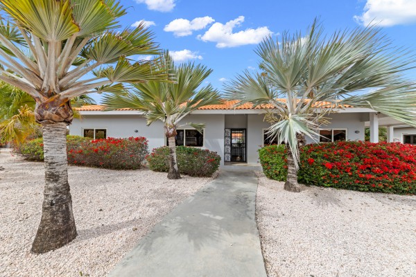 Luxury Family Home with Pool and Spacious Living Areas in Bottelier