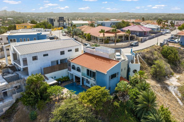 Kaya Modoc - Ruime woning met zwembad en aparte studio