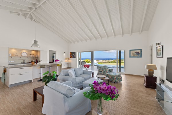 Luxury Blue Bay villa with sea view, pool & guest apartment