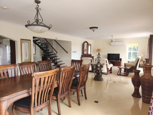 Zuurzak - Centrally located Villa for sale Curacao safe neighborhood