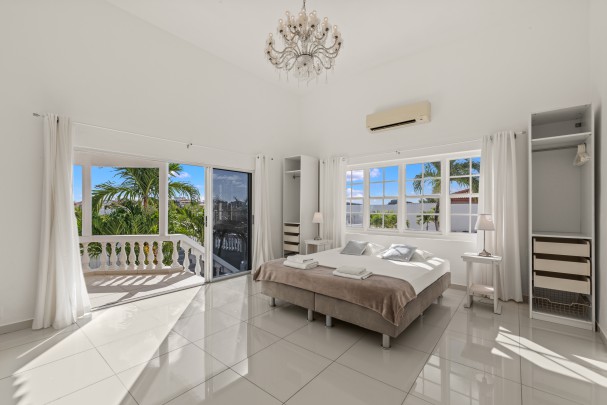 Champartments - Luxury group resort white villa on Curaçao 