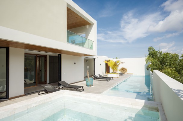 Luxury villa with pool, jacuzzi & sea view near Jan Thiel Beach