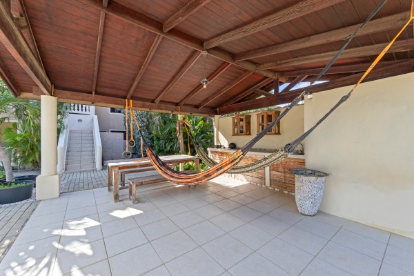Blue Bay – Grote villa met twee ruime appartementen