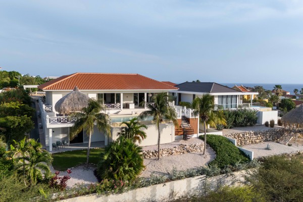 Blue Bay – Exclusive villa met adembenemend uitzicht  