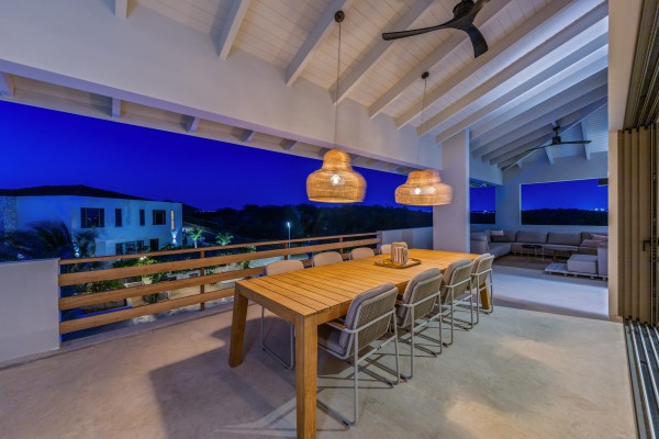 Luxury Villa with 4 Bedrooms, Pool & Guest Suite in Blue Bay