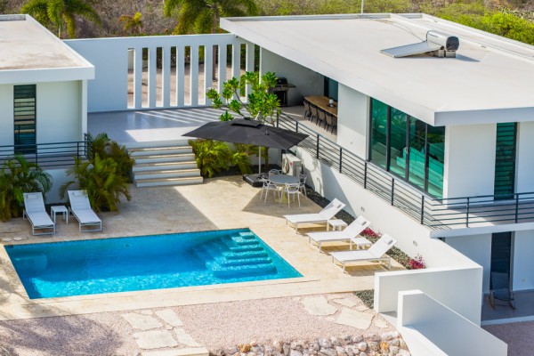 Beautiful Contemporary Villa Overlooking Spanish Water