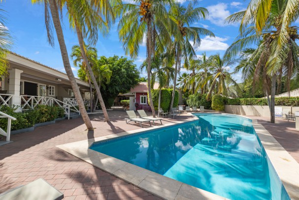 Mahaai - Apartment Complex with Pool and Rental Income