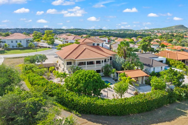 Blue Bay – Grote villa met twee ruime appartementen