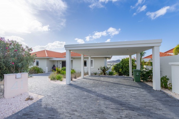 Blue Bay &ndash;  Exclusive Villa with Panoramic Sea & Golf Views