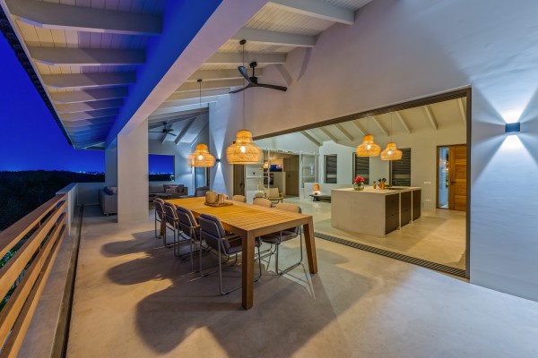 Luxury Villa with 4 Bedrooms, Pool & Guest Suite in Blue Bay