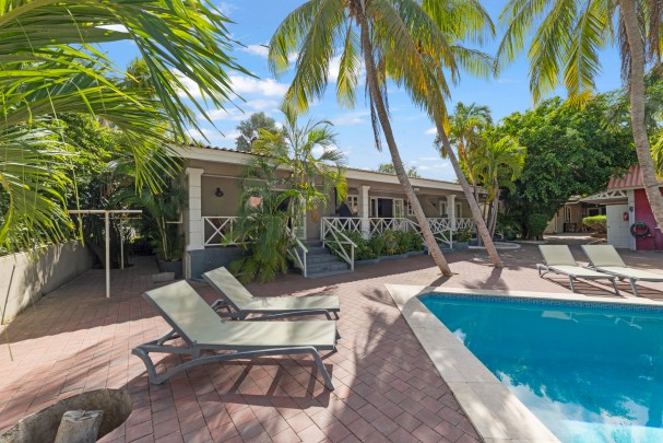 Mahaai - Apartment Complex with Pool and Rental Income