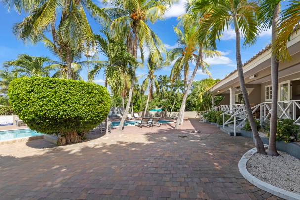 Mahaai - Apartment Complex with Pool and Rental Income