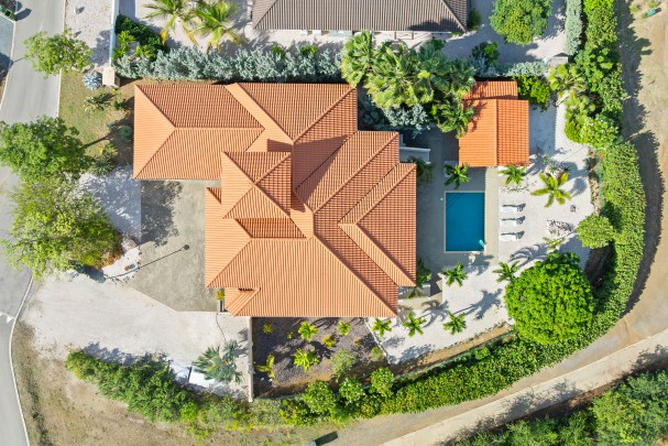 Blue Bay &ndash; Grote villa met twee ruime appartementen