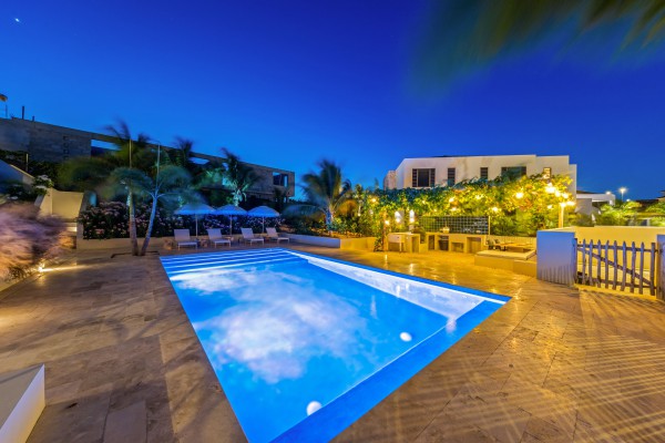 Luxury Villa with 4 Bedrooms, Pool & Guest Suite in Blue Bay