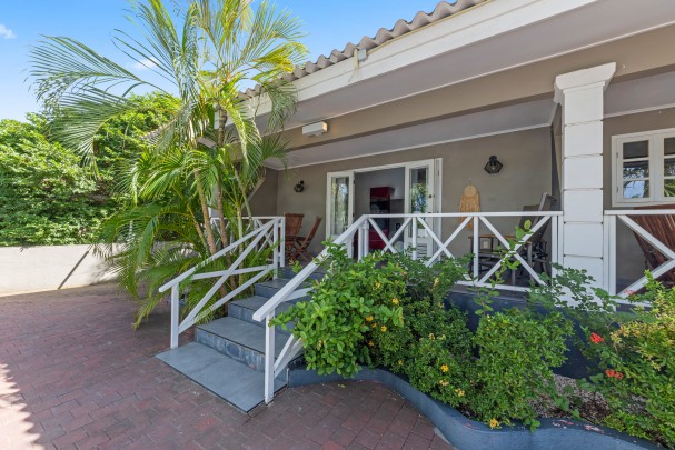 Mahaai - Apartment Complex with Pool and Rental Income