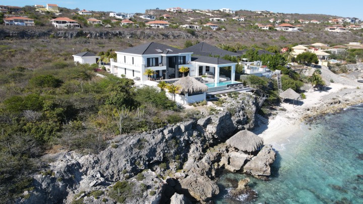 Coral Estate - Villa with Spectacular Sea View and Private Beach