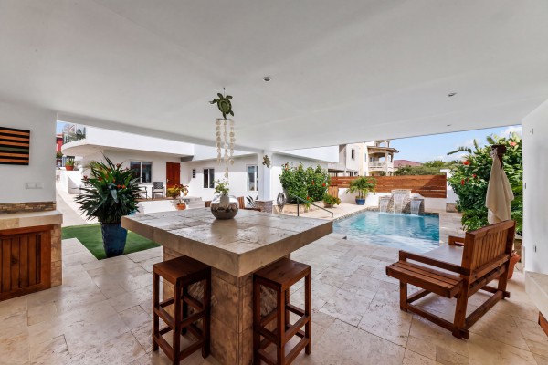 Grote Berg Tropical Paradise with Proven Rental Income