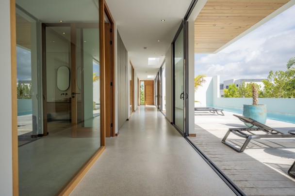 Luxury villa with pool, jacuzzi & sea view near Jan Thiel Beach