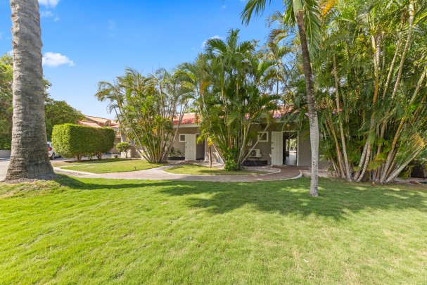 Mahaai - Apartment Complex with Pool and Rental Income