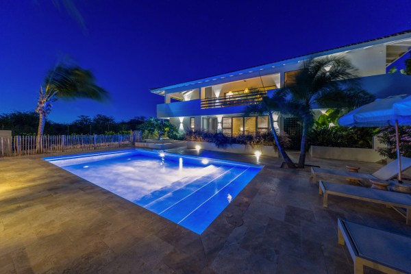 Luxury Villa with 4 Bedrooms, Pool & Guest Suite in Blue Bay